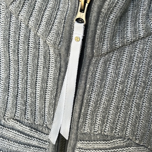 Excellent condition Lululemon cable knit full zip sweater - Picture 2 of 14